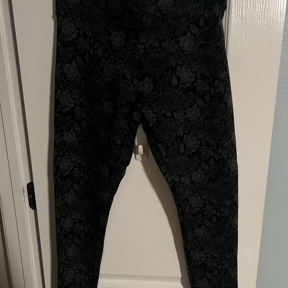 LOFT Dark Floral Patterned Leggings